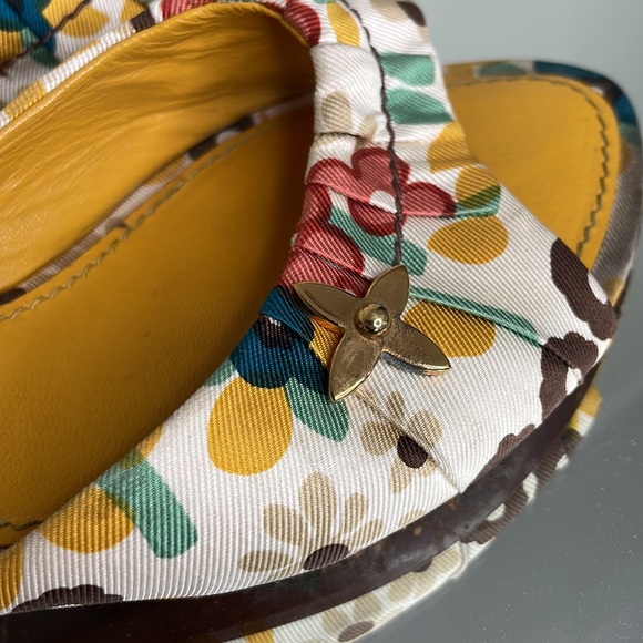 Authentic Louis Vuitton open toe heels. 👠👜 - Picture 5 of 7